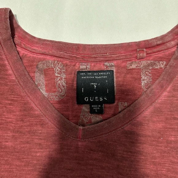 Men’s Guess T-Shirt - Picture 2 of 3